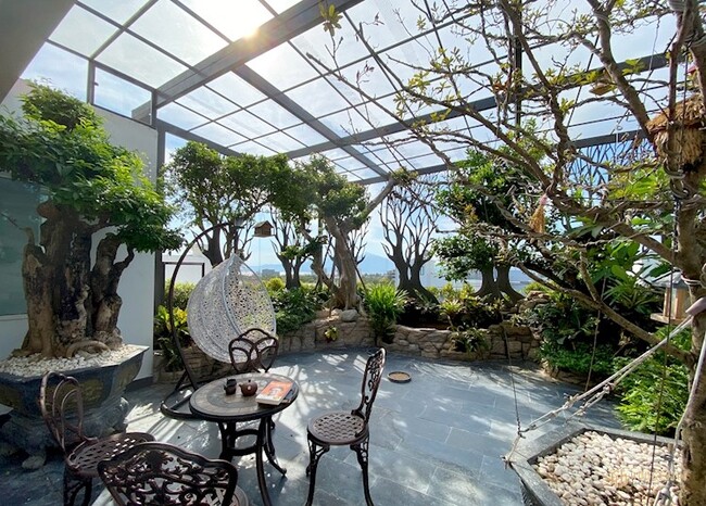 Nhà phố Indochine với sân vườn
