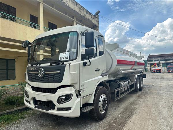 Xe bồn chở xăng dầu dung tích lớn