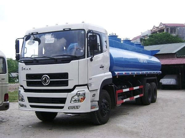 Xe bồn chở xăng dầu nhỏ gọn cho đô thị