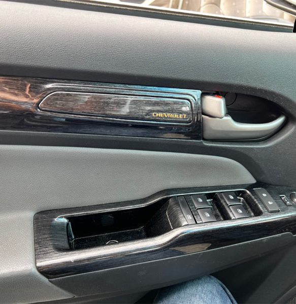 Sơn nhúng vân carbon cho ốp cửa xe hơi