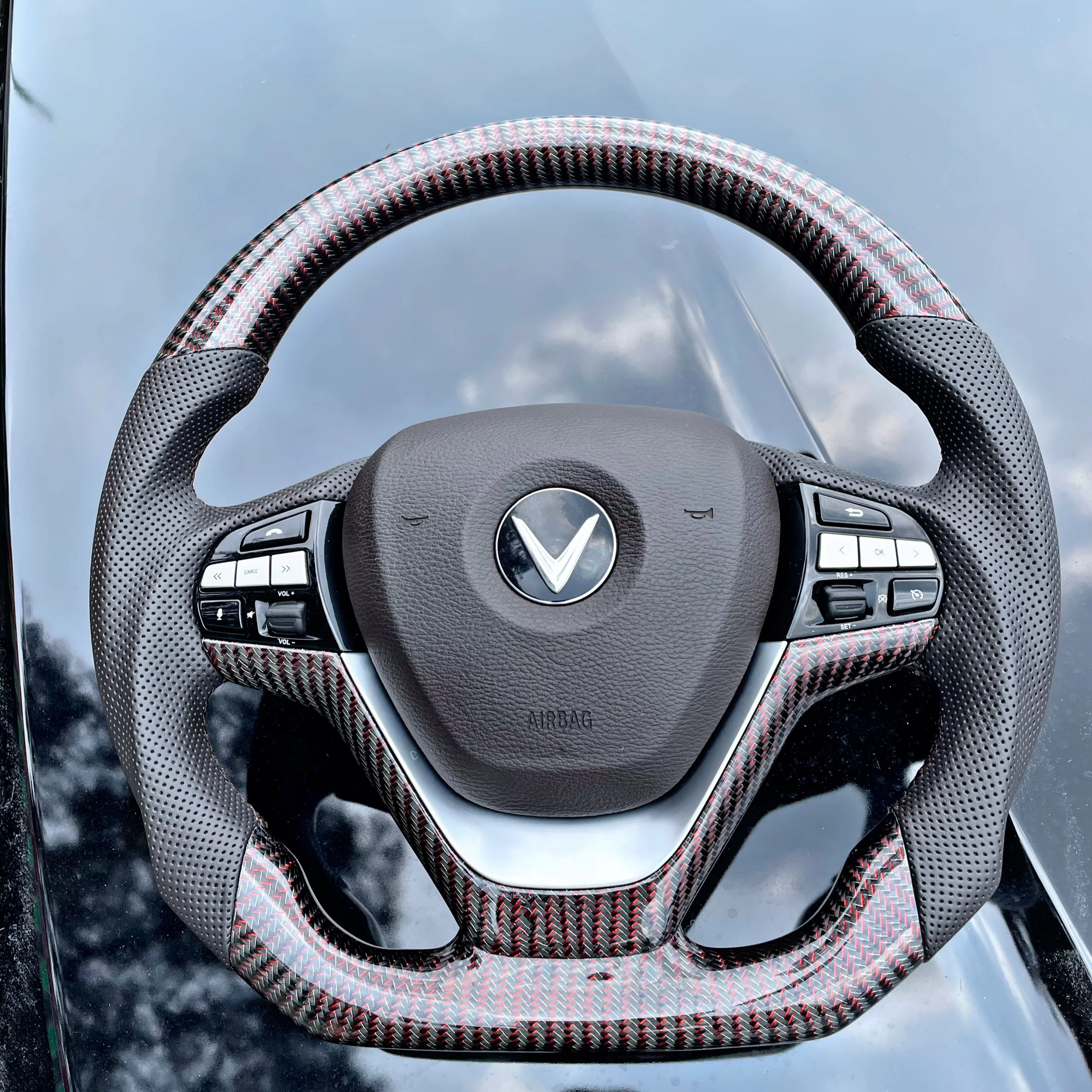 Sơn nhúng vân carbon cho vô lăng xe