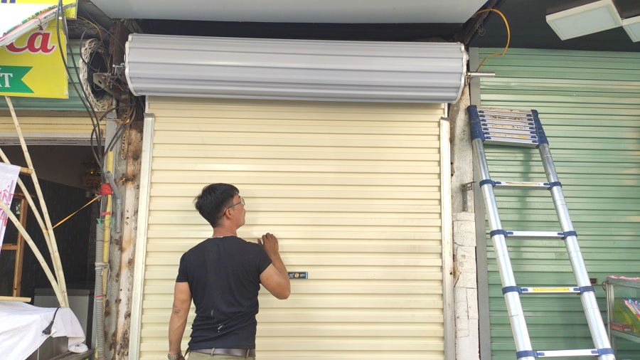Sửa cửa cuốn bị kêu do mô tơ yếu
