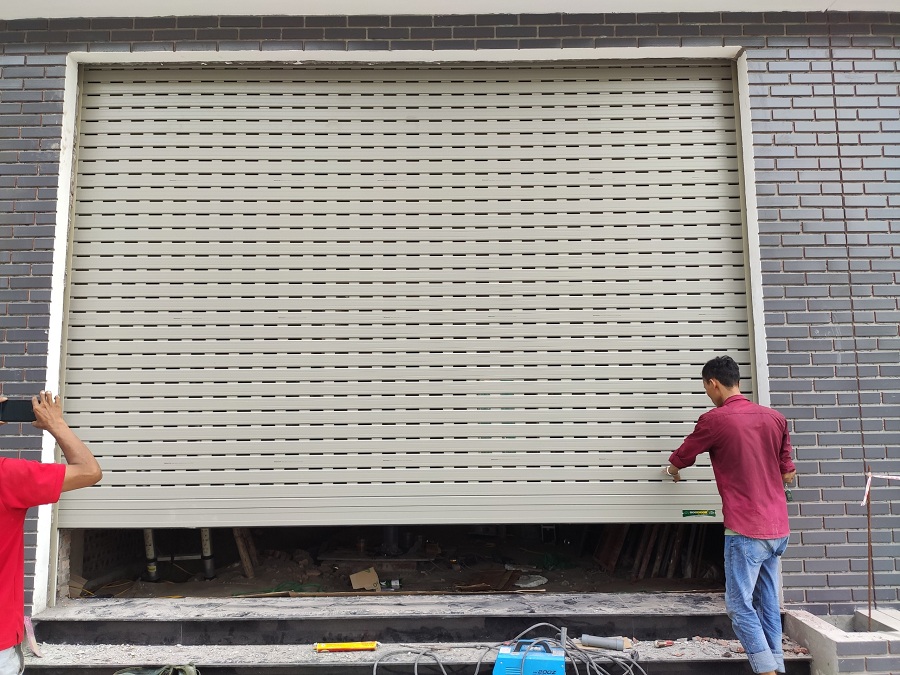 Sửa cửa cuốn bị kêu do thiếu bôi trơn